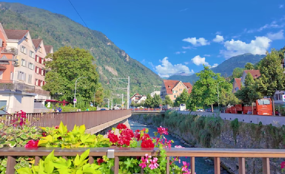 Chur with Alpine backdrop – a must-see destination among the Oldest Cities in Switzerland.