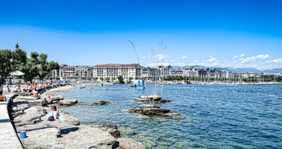 Bains des Pâquis – Relax by the Lake at One of the Best Free Geneva Attractions