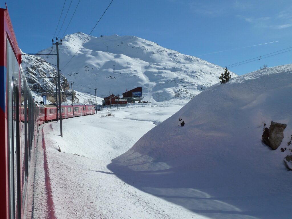 Scenic train in the Swiss Alps – Swiss Travel Pass Tip