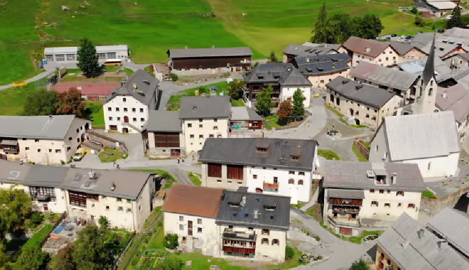 Guarda – picture-perfect hidden village in Engadin with traditional Swiss chalets and mountain views