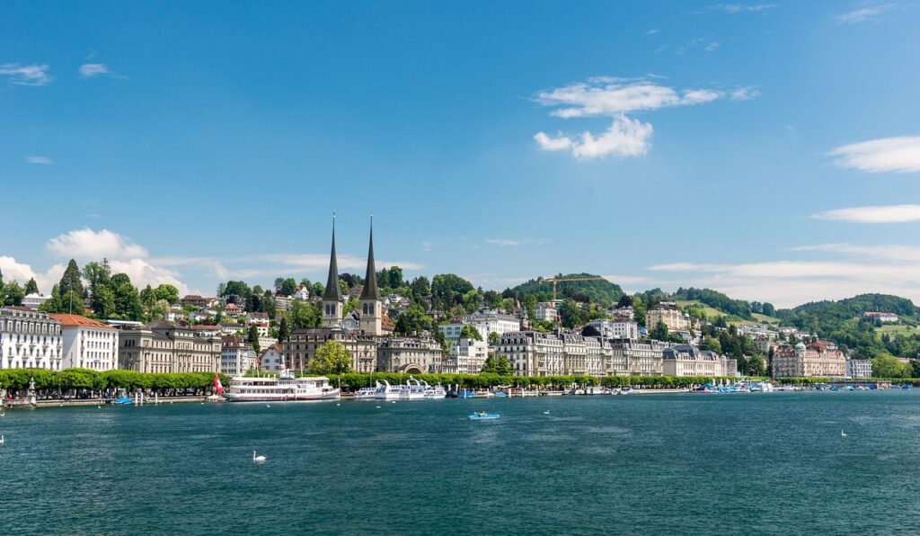 Scenic view of Lake Lucerne, a beautiful Swiss destination known for relaxing cruises and breathtaking landscapes.