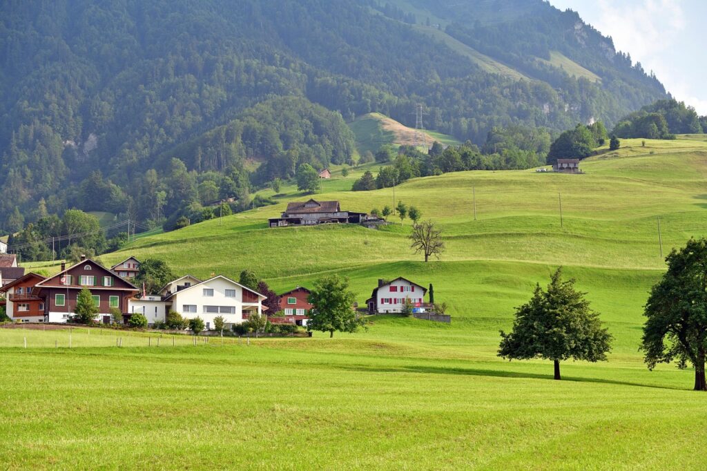 Peaceful alpine village surrounded by mountains, perfect for Slow Travel in Switzerland.