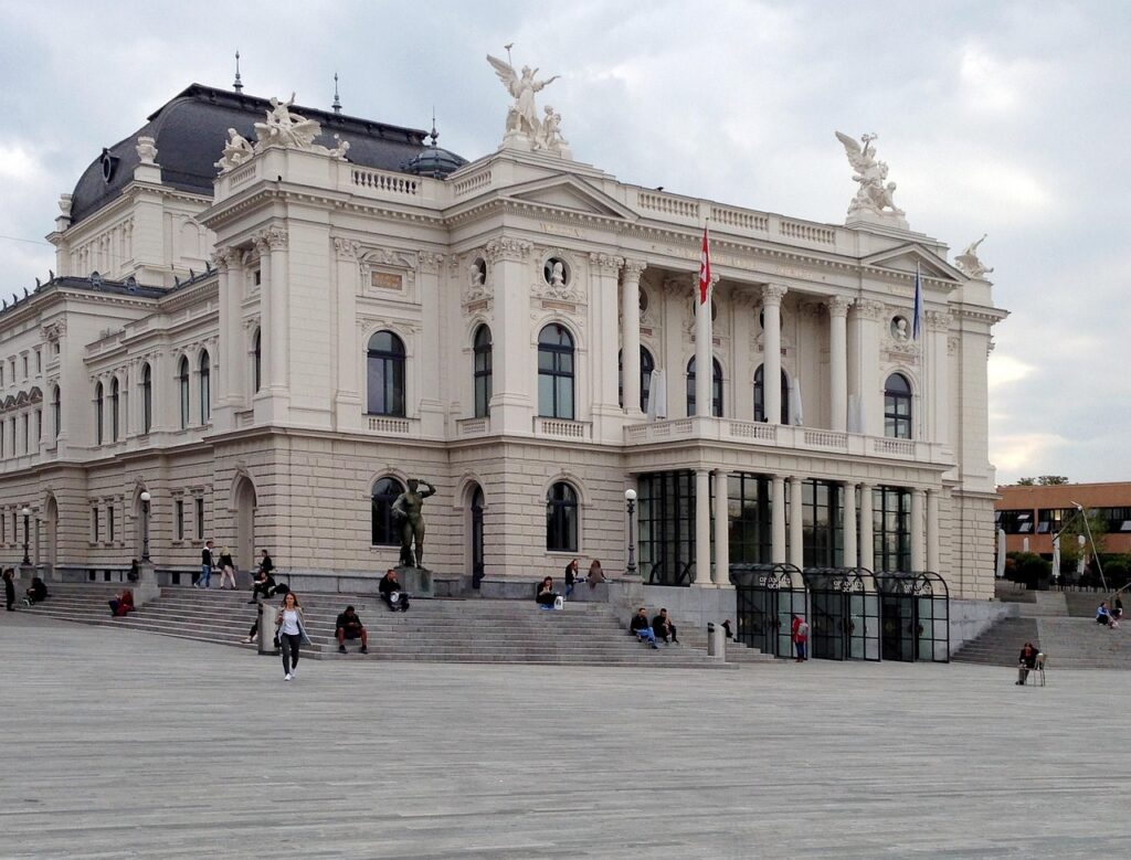 The iconic Opera House in Zürich