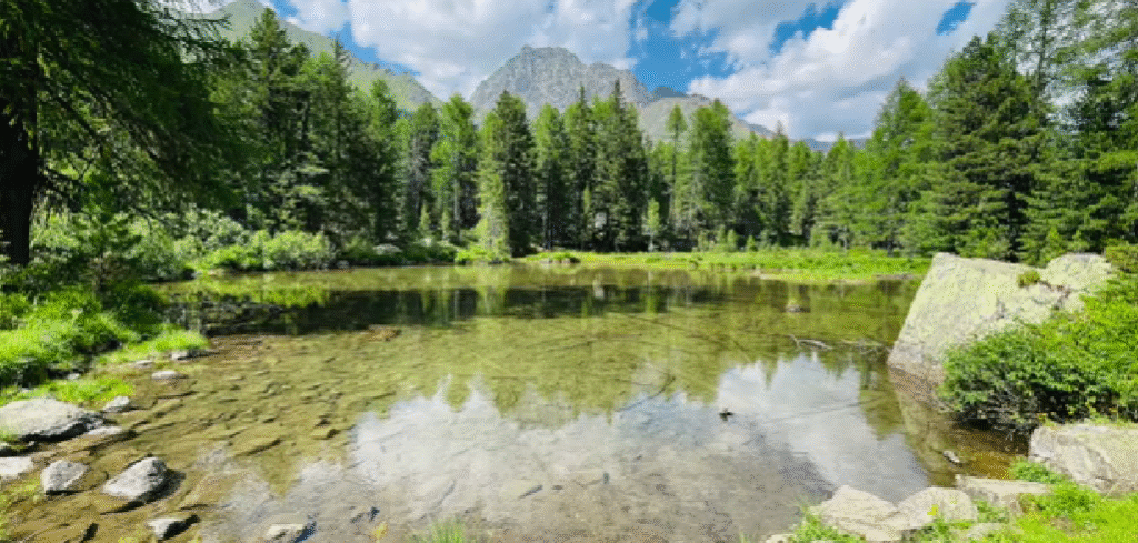 Lago di Saoseo with clear blue waters