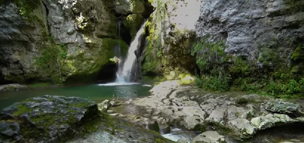 Moss-covered rocks and turquoise waters at Tine de Conflens, one of the lesser-explored hidden waterfalls in Switzerland, tucked away in a lush forest gorge in the Vaud region.