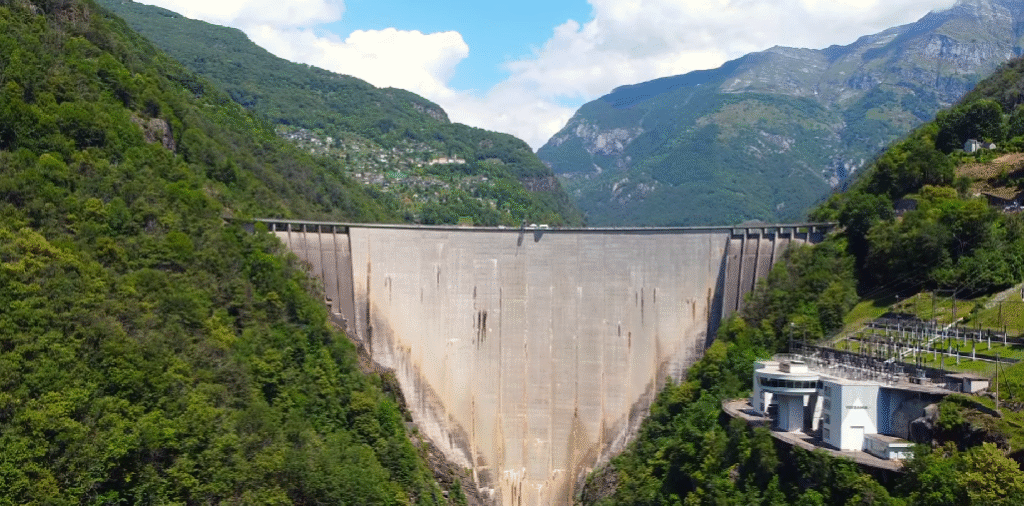 Verzasca Dam (Contra Dam), Ticino