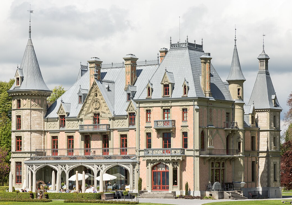 Schadau Castle - Where to Go in Thun Switzerland